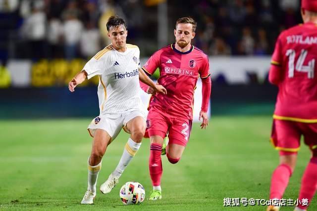 法国队官方媒体恭喜姆巴佩入选FIFPRO年度最佳